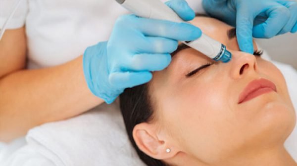 Hydrafacial treatment on woman's nose.